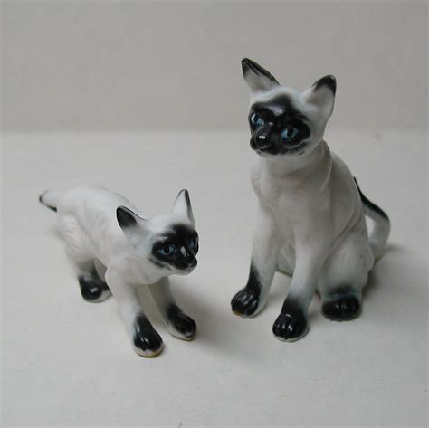 Lomonosov imperial porcelain figurine cat siamese all cats figurines collection is heregive your home a cheer with this beautiful naturally looki. Siamese Cat Family Bone China Figurines Japan Mommy and ...