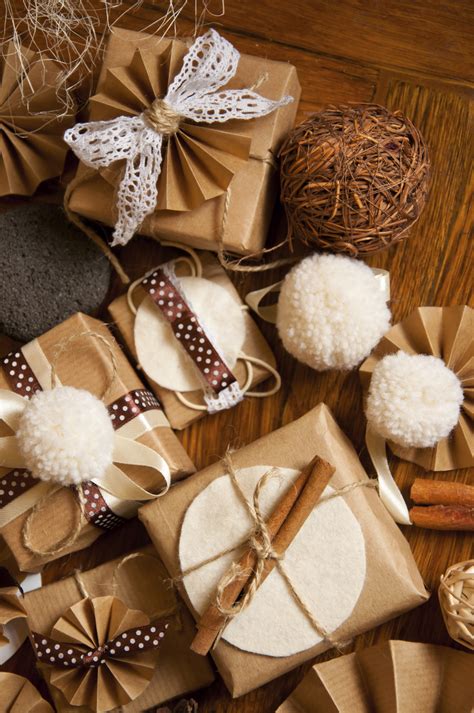 26 Beautiful Christmas Wrapping Ideas With These Attractive Papers