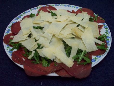 Siamo aperti anche stasera, come al solito a partire dalle 18.30 consegne gratuite! bresaola rucola e parmesano | Feta cheese, Food, Feta