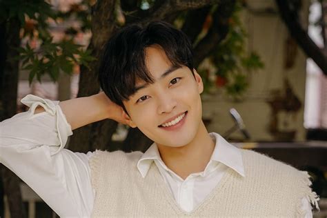 Min yoongi is the new english teacher and he is very kind. Kim Min Jae On Love Line With So Ju Yeon In "Dr. Romantic ...