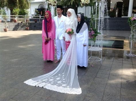 Zahari che dan und datin sharifah bardah syed abdillah. Gambar Majlis Pernikahan Farid Kamil & Diana Danielle ...