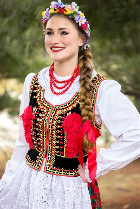 folk costume from krakow poland picture alexandra lisiecki polish clothing folk clothing