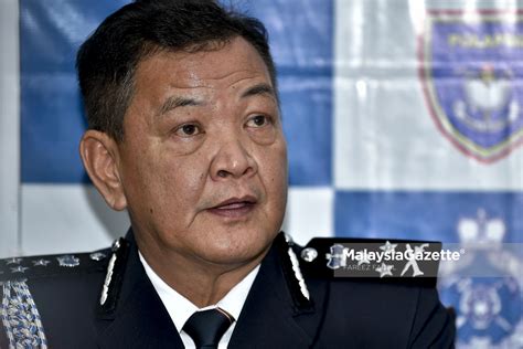 * home minister says hamid bador is new igp for next two years * current and incoming igps to meet over vacant top posts putrajaya, may 1 ― prime minister tun dr mahathir mohamad today confirmed that acting deputy new igp will be abdul hamid bador, pm says. PDRM terima laporan lelaki paksa anggota polis buka boot ...