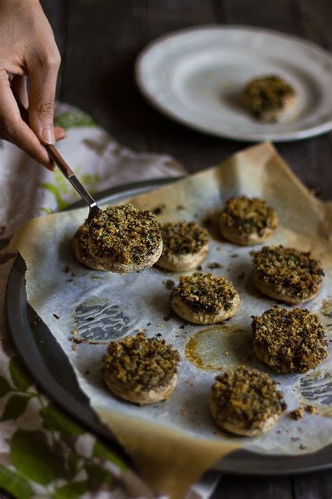 Le tagliatelle ai funghi porcini sono un primo piatto autunnale: Funghi ripieni gratinati (giroVegando in cucina) | Funghi ...