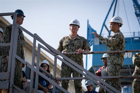 Dvids Images Us Pacific Fleet Commander Visits Pearl Harbor Naval Shipyard Image 11 Of 22