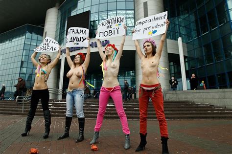Femen Nude Protest Gallery Sankaku Complex