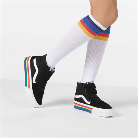 Es war also naheliegend, genau. Best Vans Shoes Available for Pride Month in 2021 | iMore