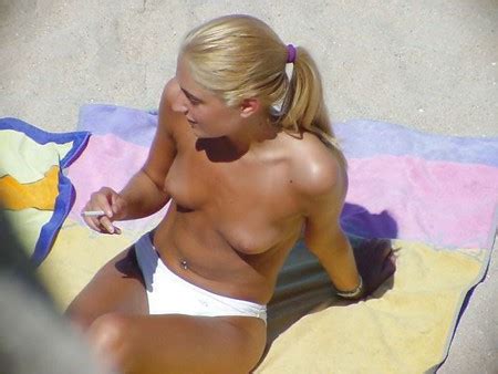 Topless Beach Babes Porn Gallery