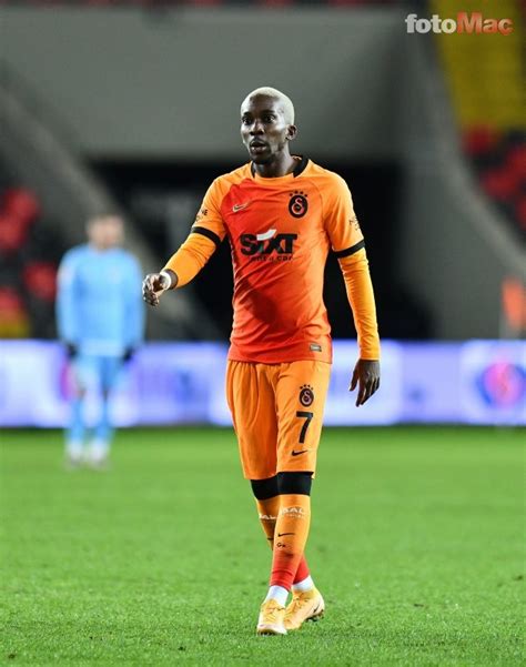 Lig ekiplerinden erzincanspor'da gösterdiği performans ile süper lig takımlarının dikkatini üzerine çekmeyi başardı. Galatasaray'ın yıldızı Onyekuru ilk maçında gündem oldu ...