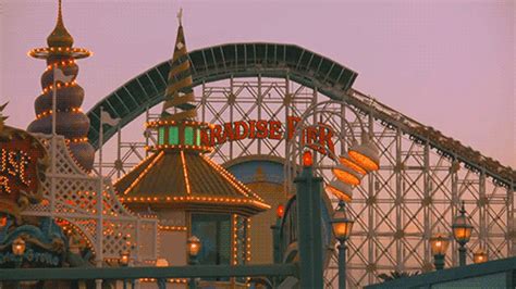 California Screamin' at Paradise Pier, California Adventures (.GIF
