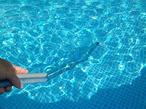 The first thing you want to do is hook up the long pole to your vacuum head. Homemade Hand Held Swimming Pool Pool Vacuum Cleaners
