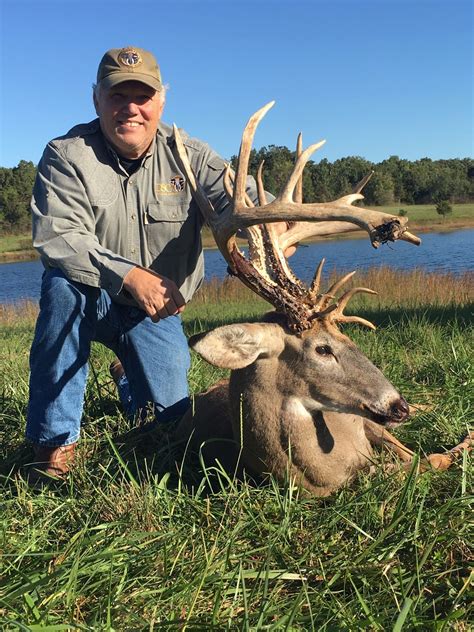 3 Day Whitetail Deer Hunt For Two Hunters In Missouri Includes Trophy
