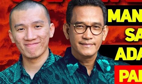 Refly yang dikenal sebagai pakar hukum tata negara ini pun langsung memberi tanggapan atas di akhir cuitannya, refly harun mengatakan izin berada di garis luar utk terus jadi peniup pluit. PENGAKUAN Mencengangkan FELIX SIAU Kepada REFLY HARUN ...