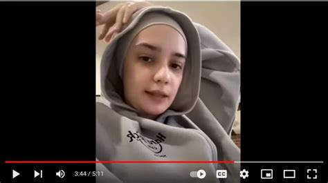 Pamer Foto Pakai Hoodie Dengan Rambut Menyembul Warganet Prediksi Putri Anne Segera Lepas Hijab