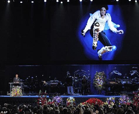 Fans Sensiblesattention Voici Michael Jackson à La Morgue