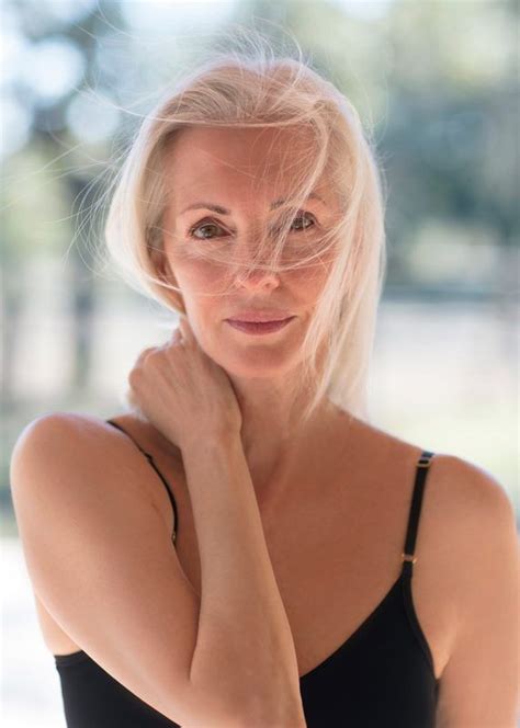 Lisa Crosby In 2021 Older Beauty Grey Hair Inspiration Gibson Girl