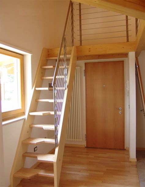 Las escaleras de caracol son grandes ganadoras en espacios chicos y por más simples que sean no necesitan de nada más que esa maravillosa curva que suele convertirse en la protagonista de cualquier ambiente. Escalera recta / con zancas laterales / para espacios ...