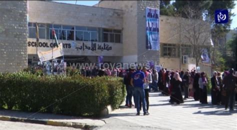 وزير التعليم العالي يتحدث عن جديد التأهيل الجامعي 2017 قال حجار بأن نظام التأهيل الجديد، سيمكن الأساتذة من الترقية إلى مصاف أستاذ محاضر أ دون المرور على. وزير التعليم العالي يكشف عن آلية عودة الطلبة للجامعات في ...