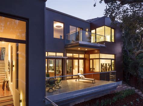 Sotheby's International Realty: Sleek, Contemporary Style Home
