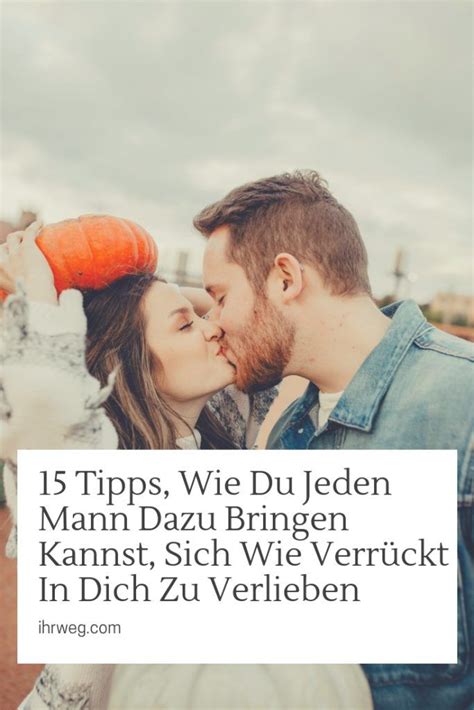A Man And Woman Kissing Each Other With The Words 15 Tips Wie Du Jeden Mann Dazu Bringen