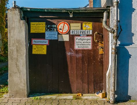 Eltern haften für ihre kinder! | 250x150 mm | gelb/schwarz | 1 stück. Fußballschuhe? Foto & Bild | world, spezial, nrw Bilder ...