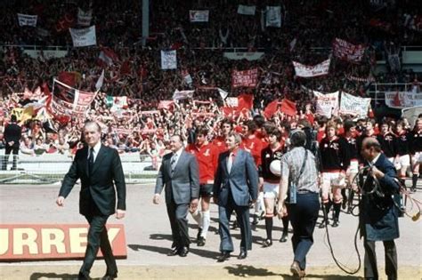 ❤️ with his last ever kick for arsenal, vieira wins us the 2005 fa cup final vs man. FA CUP FINAL 1977: LIVERPOOL V. MAN. UTD. | Football ...
