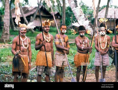 Indonesia Irian Jaya Los Pueblos Indígenas Fotografía De Stock Alamy