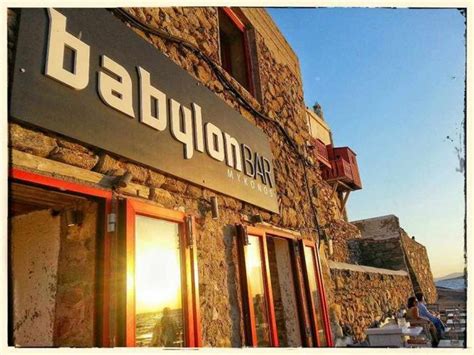 The 5 Best Gay Bars In Mykonos