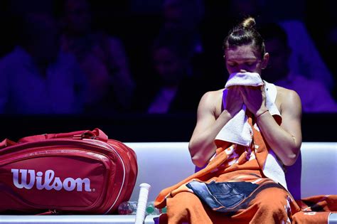 Estás usando una versión más antigua del explorador. Struggles Deepen for Simona Halep in Stuttgart