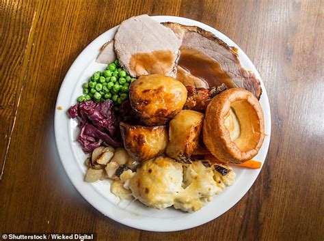 Compare your lists with other students. English Christmas Roast Dinner : Traditional English Christmas Dinner Ideas - Christmas ...