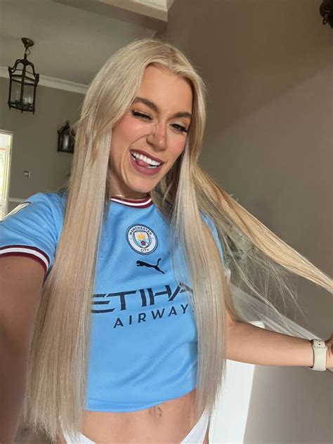 Elle Brooke Gets To Punch Ebanie Bridges As Onlyfans Pals Have Football Bet Big Sports News