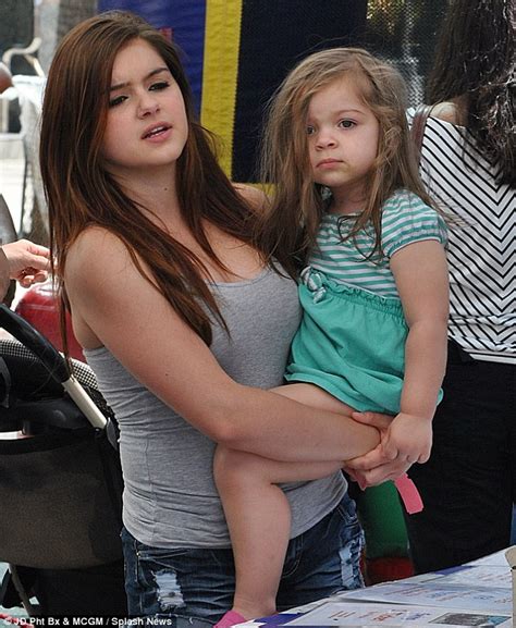 Ariel Winter Bonds With Her Niece At The Farmers Market As She Plays