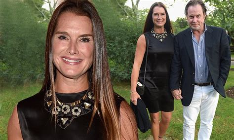 Brooke Shields Attends Good Foundation Dinner In Hamptons Daily Mail