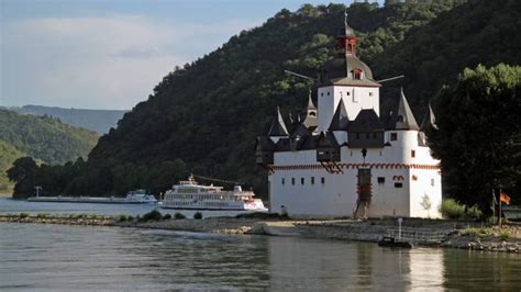 Rhine River Pleasure Day Trip Boat Cruises From Rüdesheim