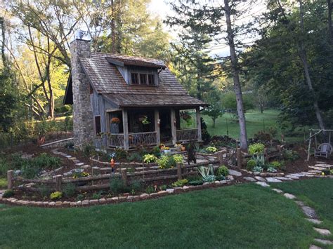 Pin By Geni Mckee On Rustic Cabin Landscaping Rustic Cottage Rustic