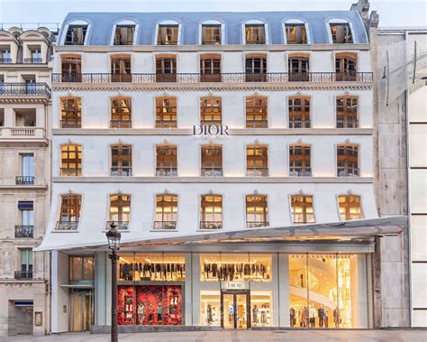 Dior Opens A Breathtaking Boutique On The Champs Elysées Dior Paris Store