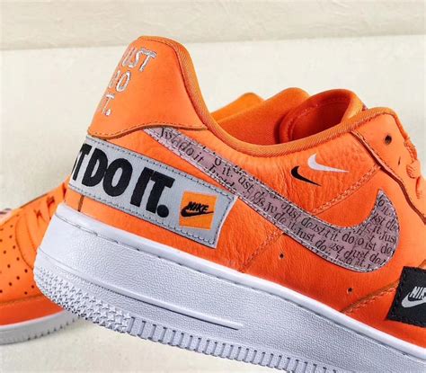 Авария не изменит «ред булл ринг». Nike Air Force 1 "Just Do It" in Orange Release Info