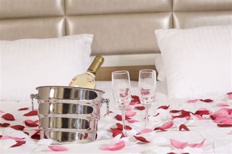 5 best romantic uae staycations with great valentine s day packages ewmoda