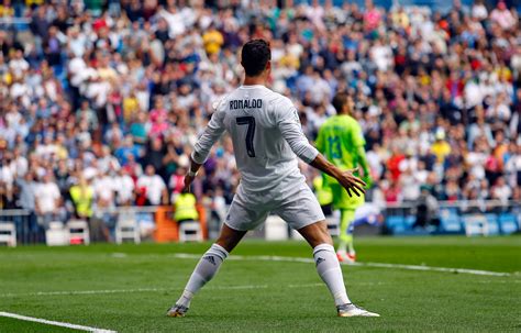 Real Madrid Beats Las Palmas 3 1 Stays Top In Spain Inquirer Sports
