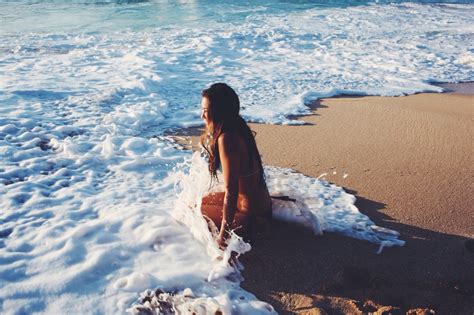 Check spelling or type a new query. 8 Razones por las que la gente que ama la playa es más feliz