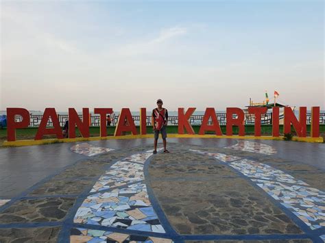 Pantai satu ini menjadi destinasi wisata pantai yang lumayan populer di kawasan lamongan. 10 Gambar Pantai Kartini, Tiket Masuk, Lokasi, Wahana - Travelingan.Net
