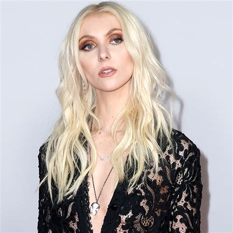 Gossip Girls Taylor Momsen Makes First Red Carpet Appearance In 5