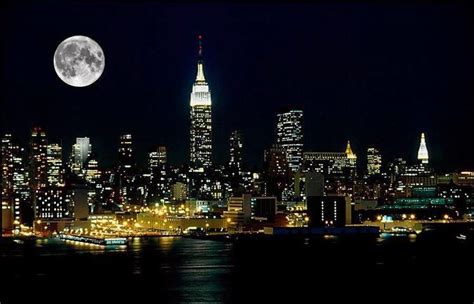 Lost between the moon and New York City Ciudad fotografía Super luna Mundo