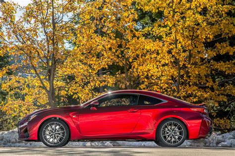 The lines are great but reality shows that it does not have usable rear seats. 2015 BMW M4 против 2015 Lexus RC F, сравнение