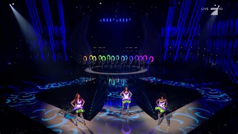 Das große finale von germany's next topmodel 2020 live aus berlin und los angeles: GNTM 2020: Der Top 3 Walk mit dem Ensemble des ...