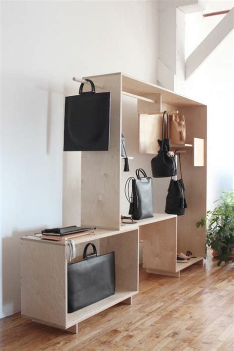 Die folgende bauanleitung ist auch für nicht so versierte heimwerker bestens geeignet, da man zum bau nur einen akkuschrauber, ein altes metallregal, eine vorhangschiene, ein vorhang und einige. Kleiderschrank Alternative | Cooler offener Kleiderschrank ...