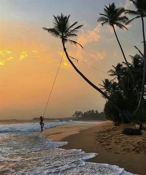 Sri Lanka Travel Photos — Amazing Sunset Unawatuna Beach Sri Lanka