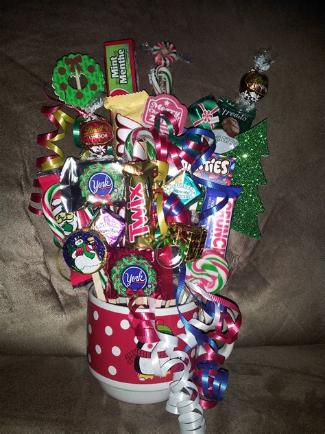 See more ideas about gift baskets, best gift baskets, diy christmas gifts. Christmas Candy Bouquet | Christmas candy gifts, Diy ...