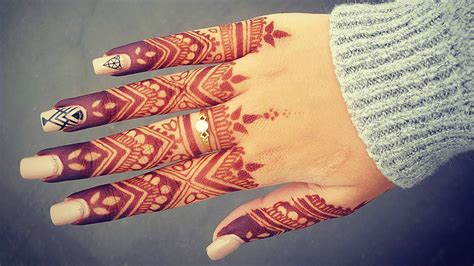 Elegant Finger Mehndi Is The Best Henna Design For Party And Weddings It
