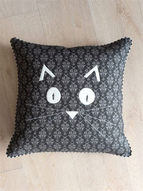 Cat Halloween Pillow Tutorial Weallsew